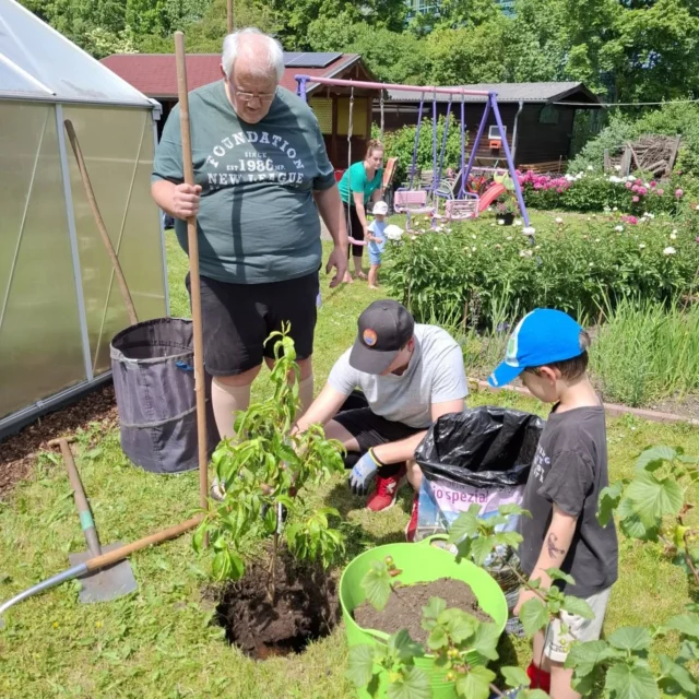 Baumpflanzchallenge 🌳🌱
Danke an die @schwaneckerrittersleit für die Nominierung!
Unser Baum ist gepflanzt 🥳
Wir nominieren den @fcneuhausen um den nächsten Baum zu Pflanzen.
Wir freuen uns 😁
#faschingsclublaim #baumpflanzaktion #baumpflanzchallenge